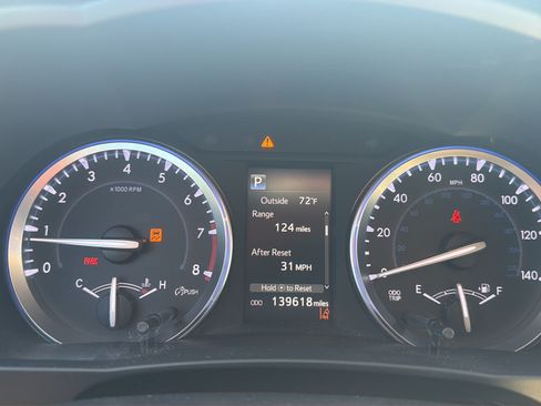 Used 2017 Toyota Highlander XLE AWD/4WD image 19