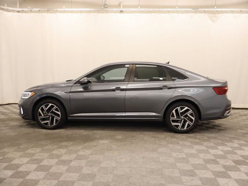 Used 2022 Volkswagen Jetta SEL FWD image 2
