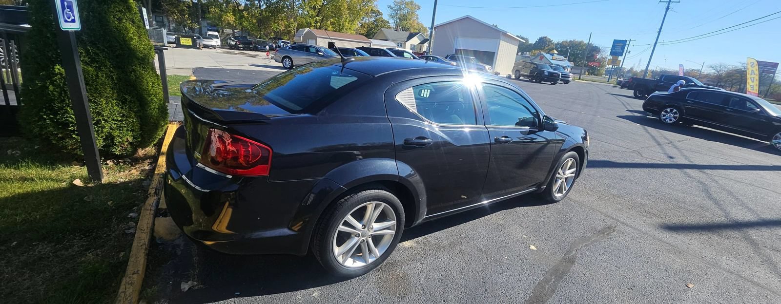 Used 2011 Dodge Avenger Heat FWD image 4