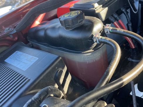 Used 2018 GMC Yukon SLE w/ HD Trailering Package image 17