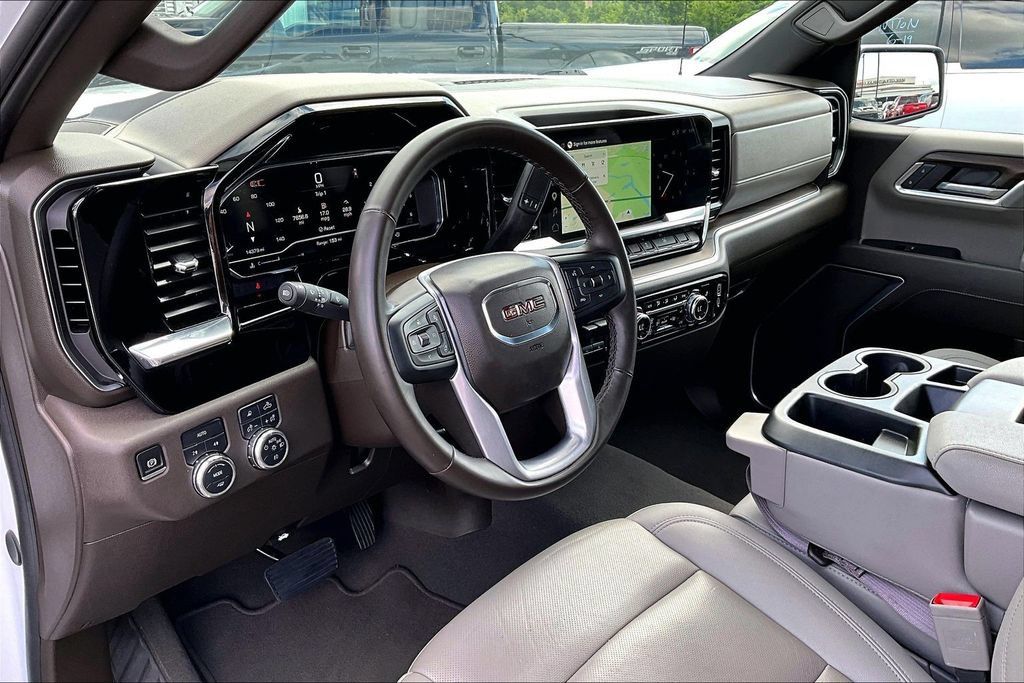 Used 2025 GMC Sierra 1500 SLT AWD/4WD image 19