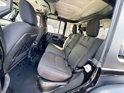 Used 2022 Jeep Wrangler Unlimited Rubicon 4xe w/ Cold Weather Group AWD/4WD image 27