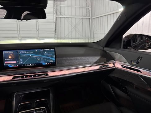 Used 2023 BMW i7 xDrive60 AWD/4WD image 46