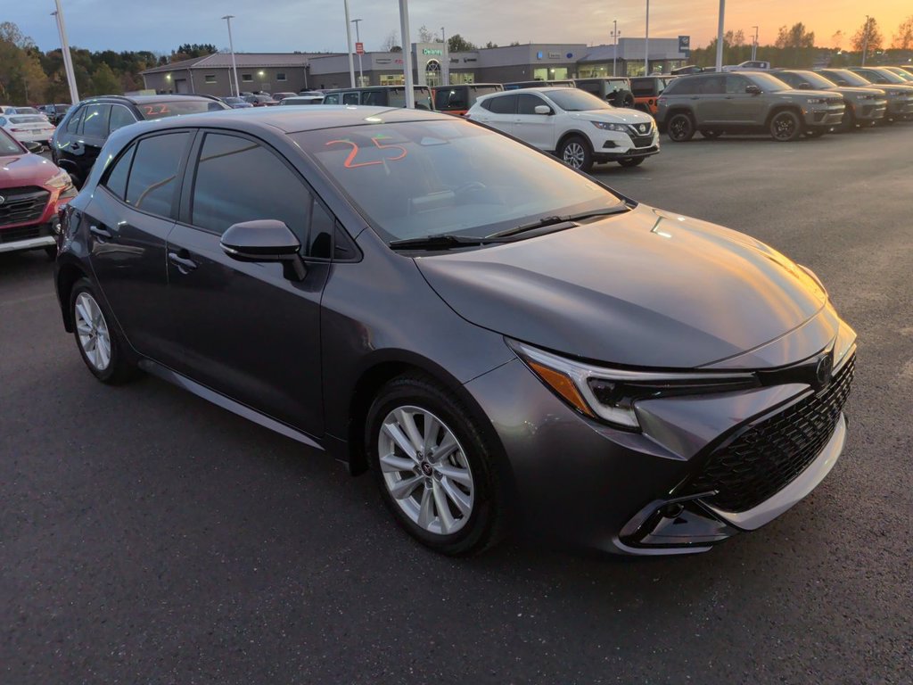 Used 2025 Toyota Corolla SE FWD image 1