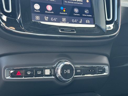 Certified 2025 Volvo XC40 B5 Core image 24