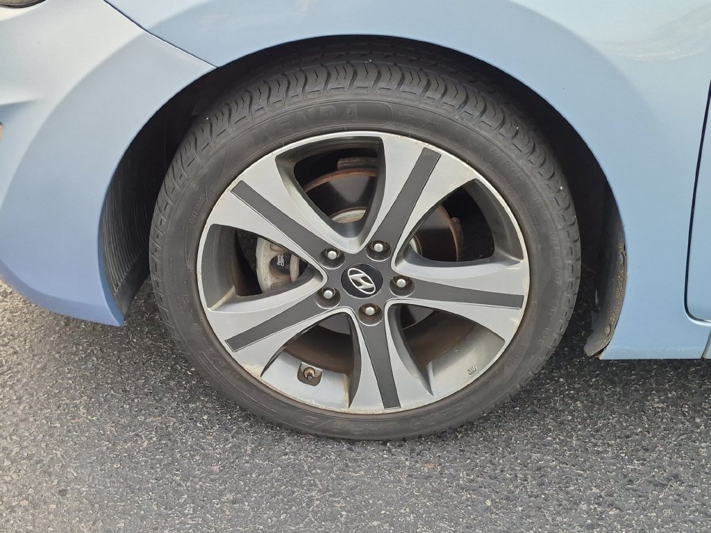 Used 2013 Hyundai Elantra SE w/ Technology Pkg FWD image 14