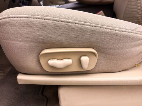 Used 2014 Nissan Titan SV w/ SV Premium Utility Package image 14