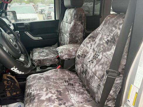 Used 2011 Jeep Wrangler Unlimited Rubicon AWD/4WD image 11
