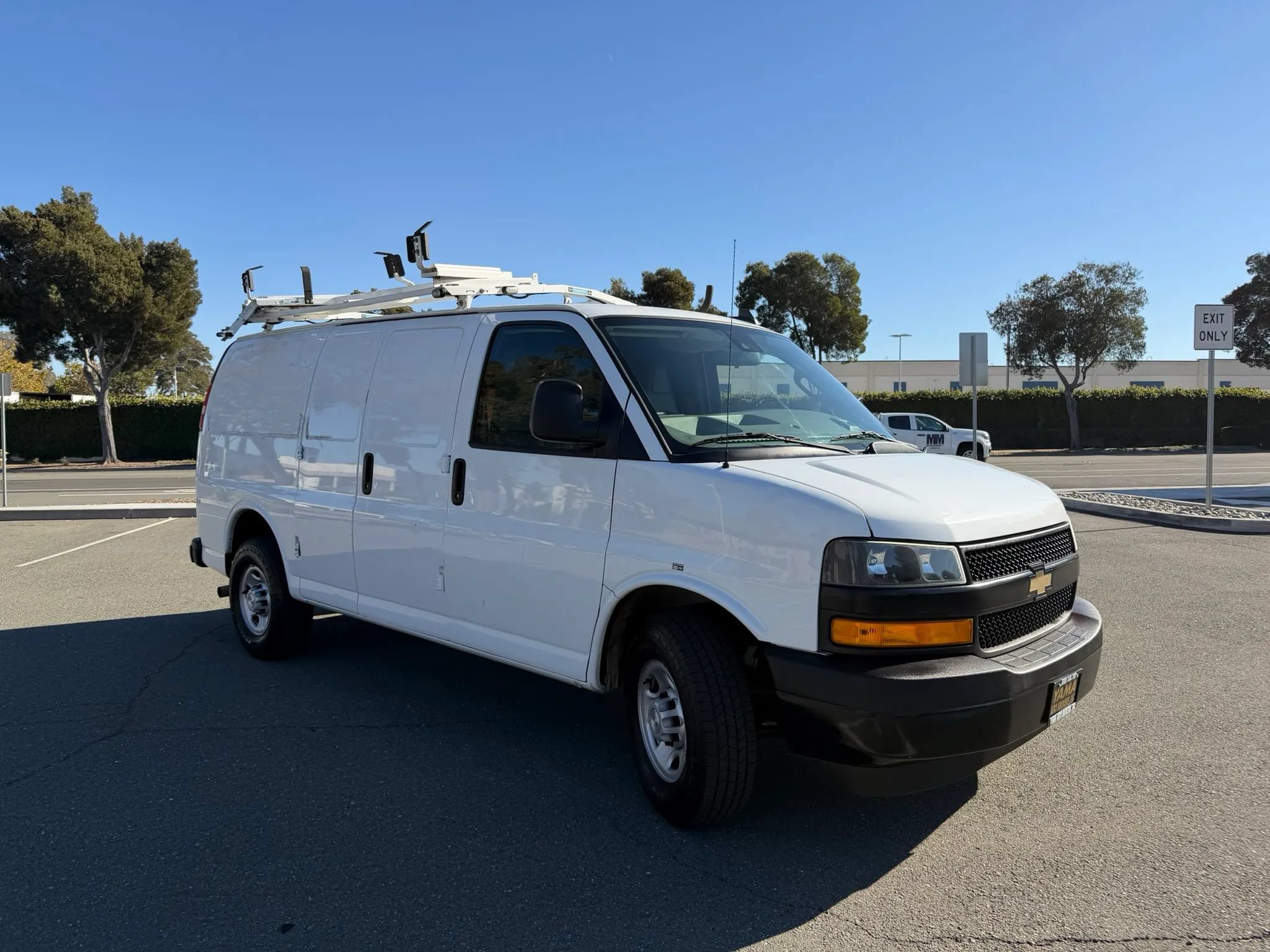 Used 2019 Chevrolet Express 2500 w/ Driver Convenience Package RWD image 15