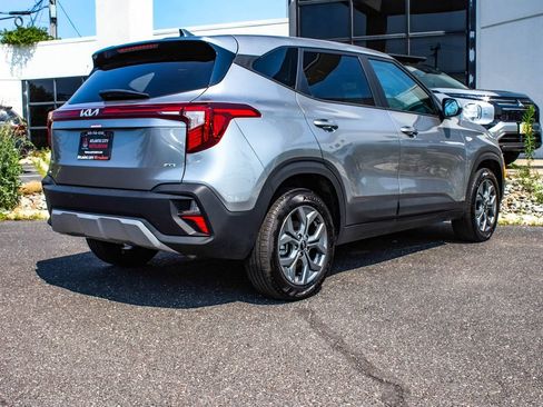Used 2025 Kia Seltos LX AWD/4WD image 6