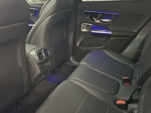 Used 2025 Mercedes-Benz GLC 300 4MATIC image 30