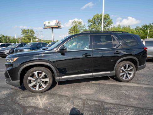Used 2024 Honda Pilot Touring image 3