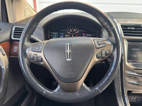 Used 2013 Lincoln MKX FWD image 22