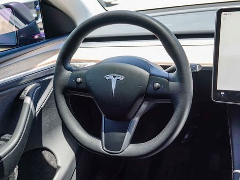 Used 2023 Tesla Model Y AWD image 13