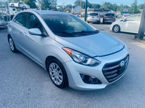 Used 2017 Hyundai Elantra GT image 9