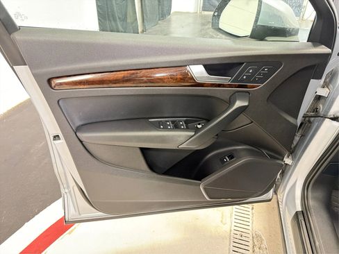 Used 2018 Audi Q5 2.0T Premium image 24