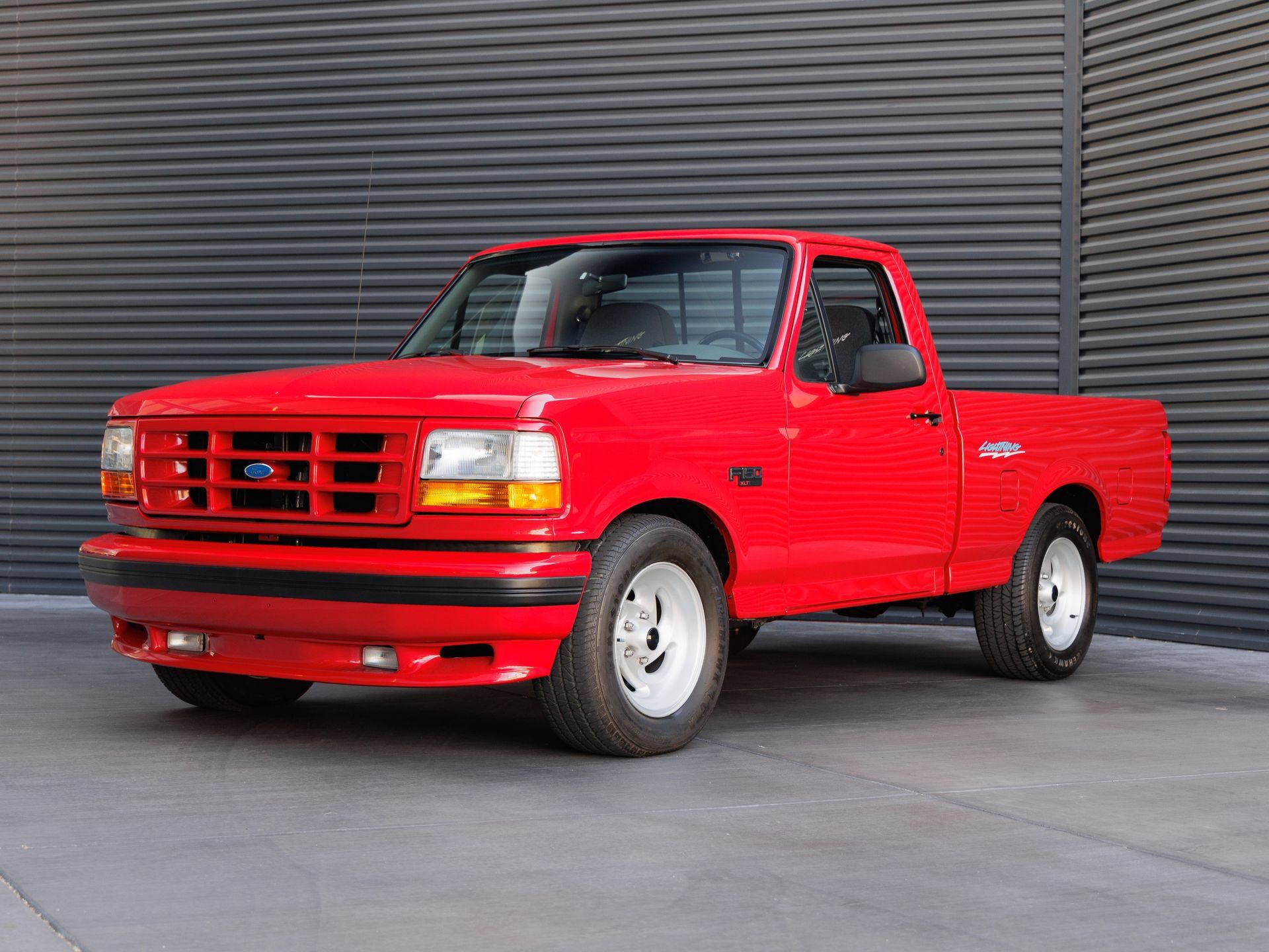 Used 1993 Ford F150 Lightning RWD image 1