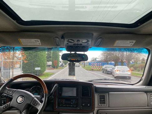 Used 2004 Cadillac Escalade Luxury image 12