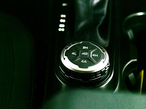 Used 2022 Ford Bronco Outer Banks w/ Sasquatch Package image 16