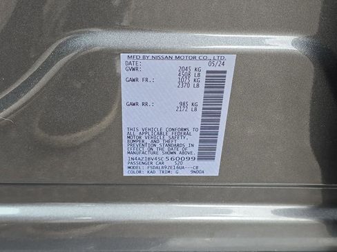 Used 2025 Nissan Leaf S image 36