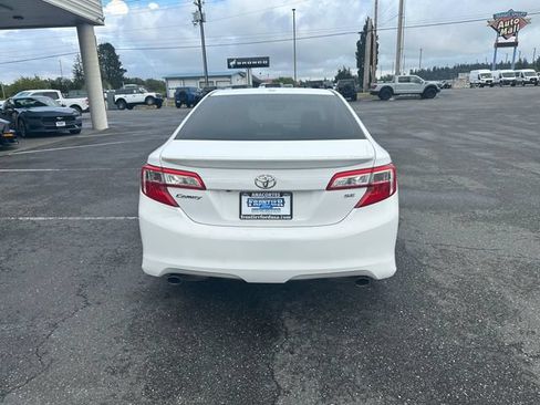 Used 2014 Toyota Camry SE w/ Leather Package FWD image 3