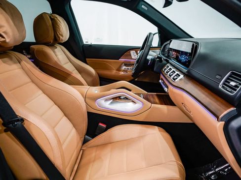 Used 2025 Mercedes-Benz GLS 450 4MATIC image 16