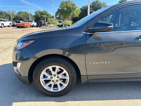 Used 2018 Chevrolet Equinox LT w/ Sun & Infotainment Package FWD image 2