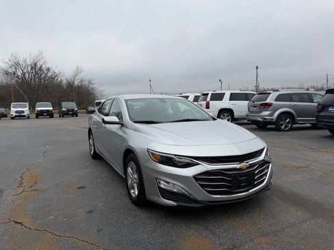 Used 2022 Chevrolet Malibu LT image 4