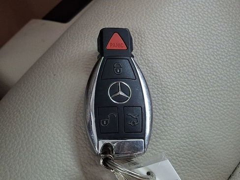 Used 2014 Mercedes-Benz E 350 4MATIC Sedan image 22