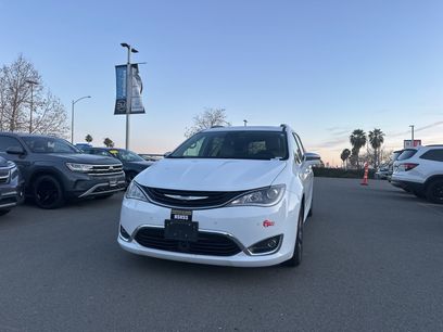 Used 2018 Chrysler Pacifica Limited w/ Advanced Safetytec Group