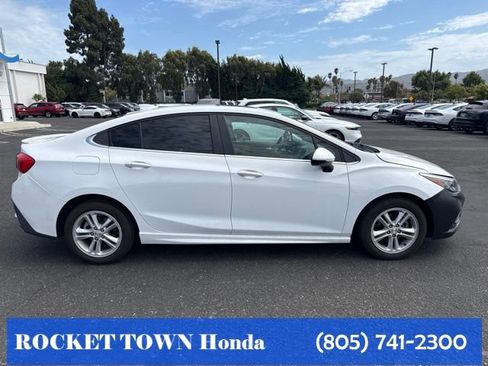 Used 2016 Chevrolet Cruze LT w/ Sun And Sound Package FWD image 5