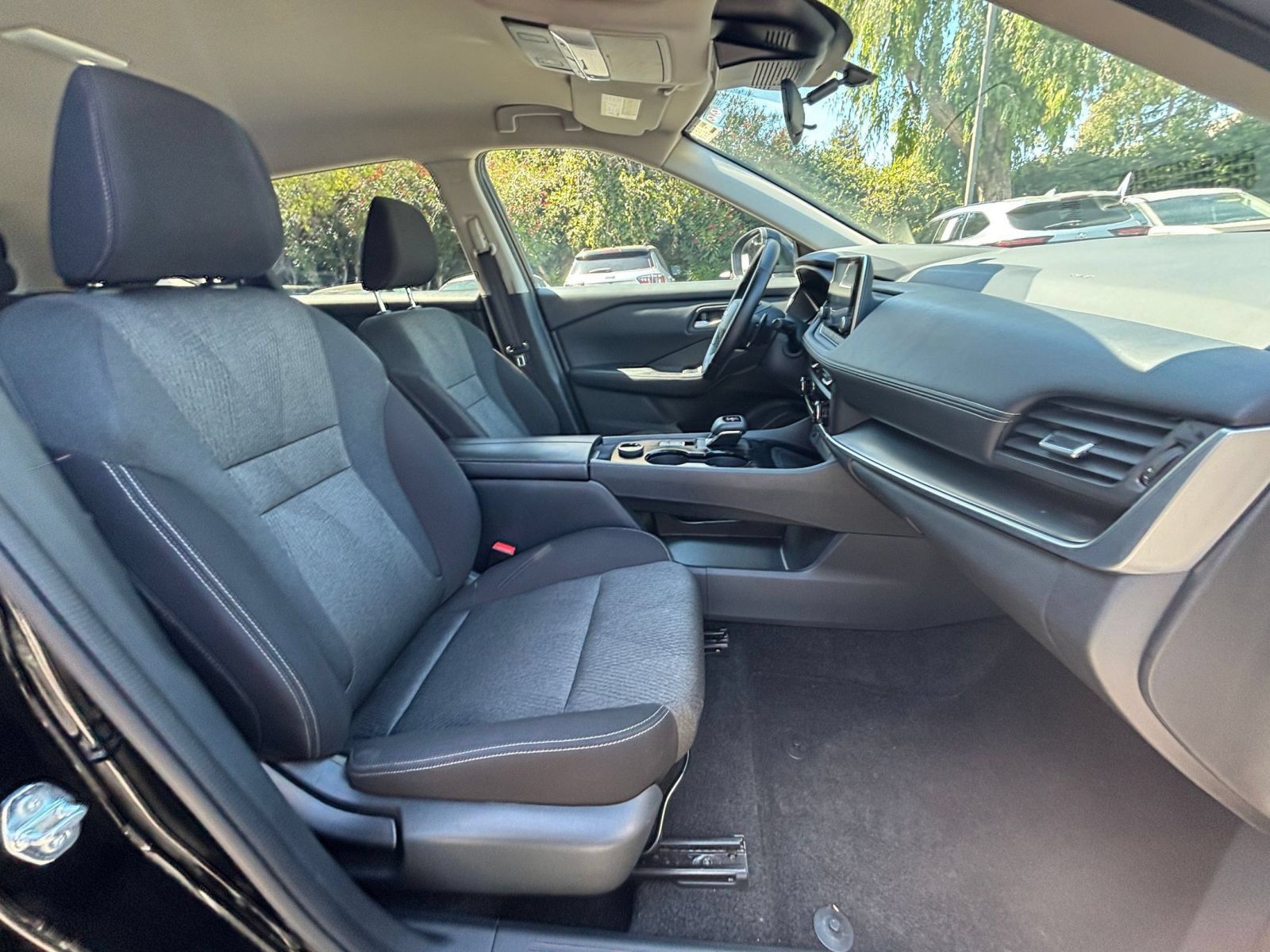 Used 2025 Nissan Rogue SV AWD/4WD image 37