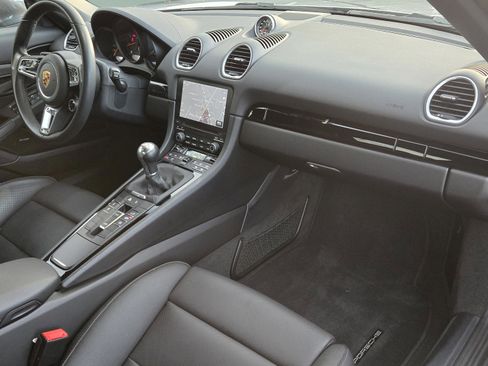 Used 2022 Porsche 718 Boxster image 12