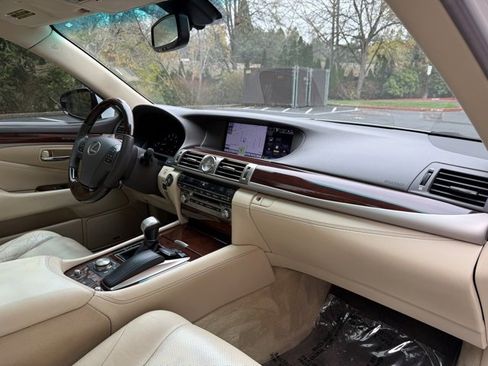 Used 2014 Lexus LS 460 image 10