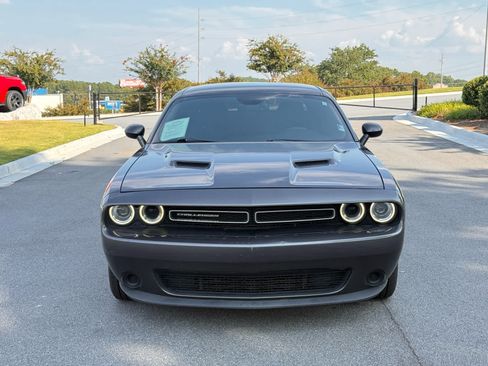 Used 2015 Dodge Challenger SXT RWD image 8