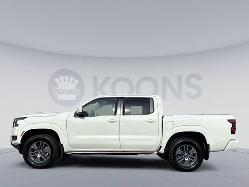 Used 2025 Nissan Frontier SV w/ SV Convenience Package image 2