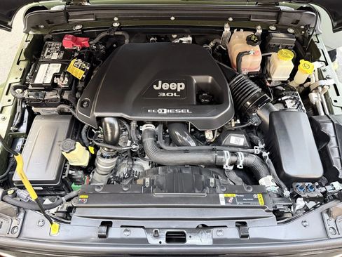 Used 2021 Jeep Gladiator Sport image 21