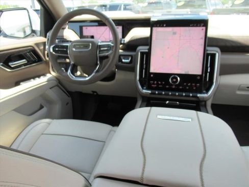 Used 2026 GMC Yukon Denali w/ Sun & Power Step Package AWD/4WD image 13