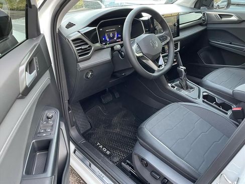 New 2026 Volkswagen Taos SE FWD image 4