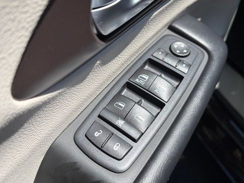 Used 2017 Chrysler Pacifica LX FWD image 25