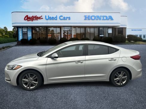 Used 2017 Hyundai Elantra Value Edition w/ Cargo Package FWD image 2