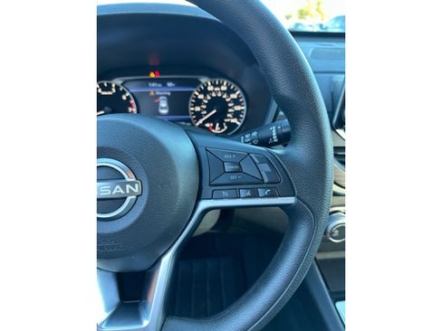 Used 2024 Nissan Altima 2.5 SV image 18