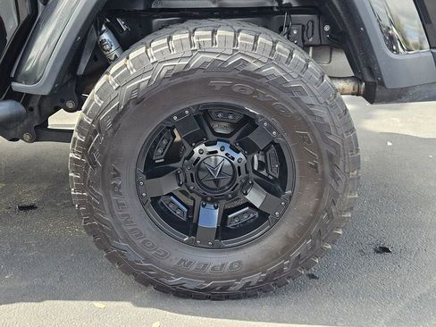 Used 2020 Jeep Gladiator Overland AWD/4WD image 31