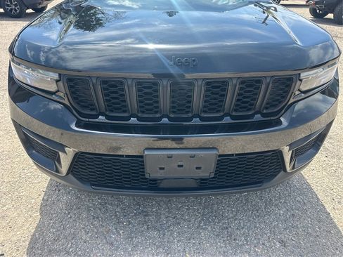 Used 2023 Jeep Grand Cherokee Altitude image 13