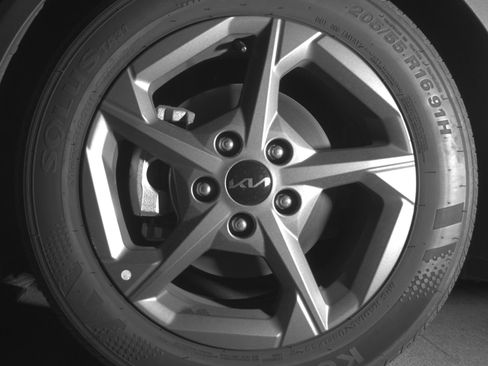 Used 2025 Kia K4 LXS image 12