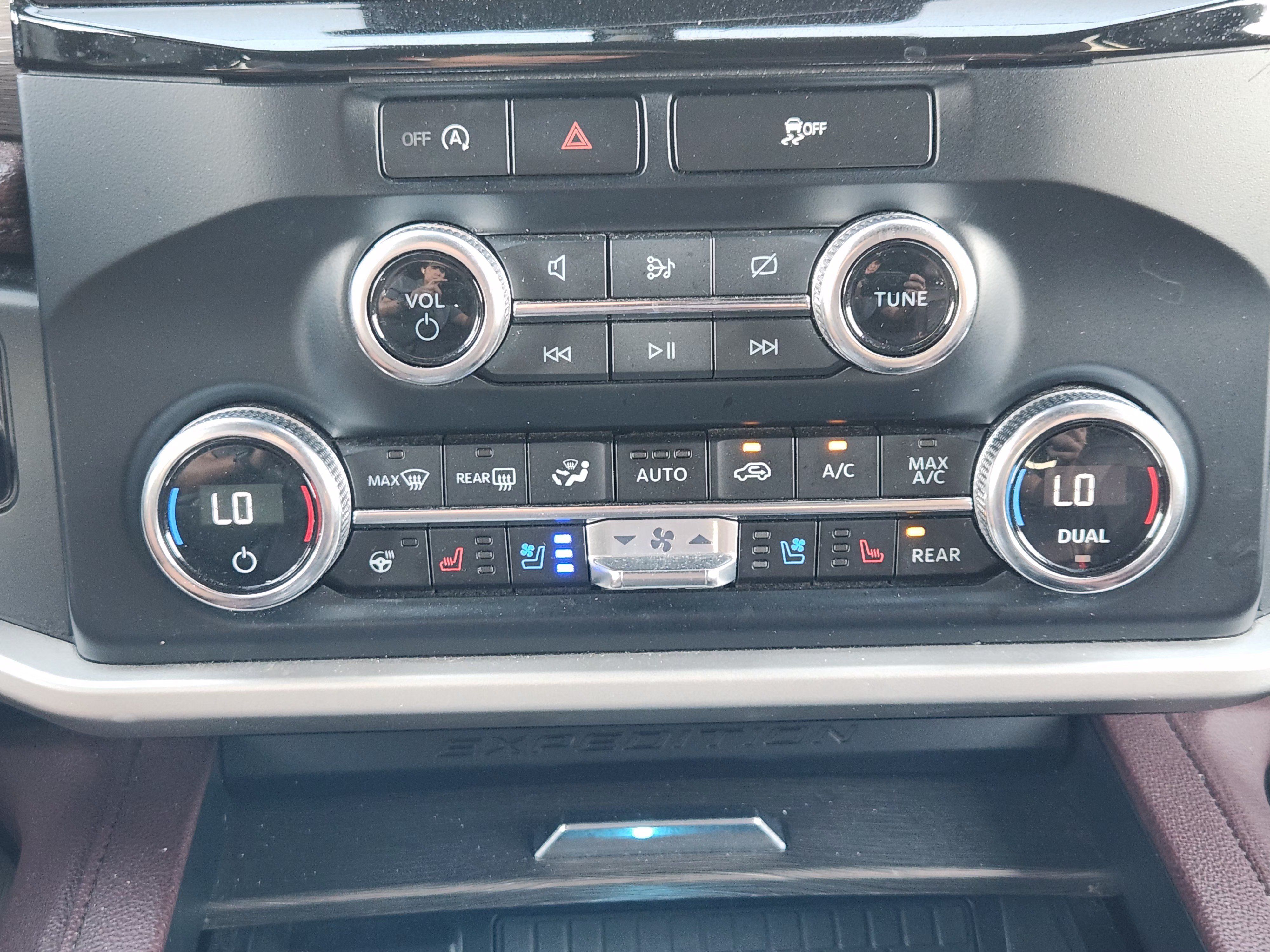 Used 2024 Ford Expedition Max Limited AWD/4WD image 19