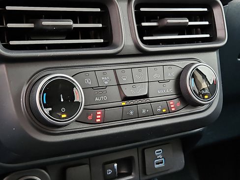 Used 2024 Ford Maverick Lariat w/ Black Appearance Package image 15