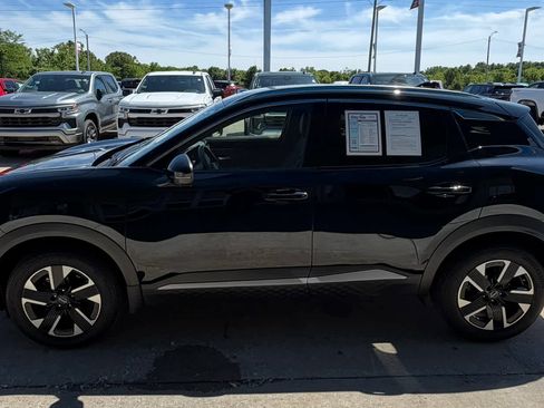 Used 2025 Nissan Kicks SR AWD/4WD image 3