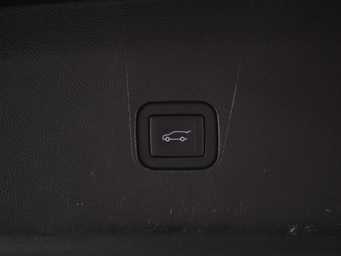 Used 2024 Buick Enclave Avenir image 18