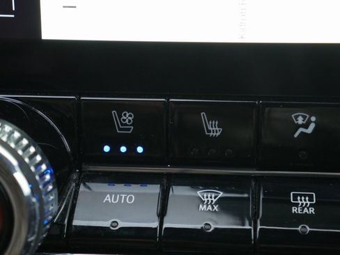 Used 2023 GMC Canyon Denali w/ Denali Black Edition image 8